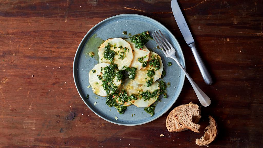 Sedano rapa arrosto con salsa verde