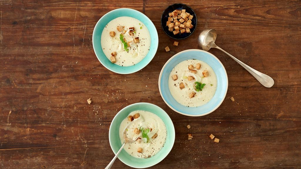 Fenchel-Mandelsuppe mit Croûtons